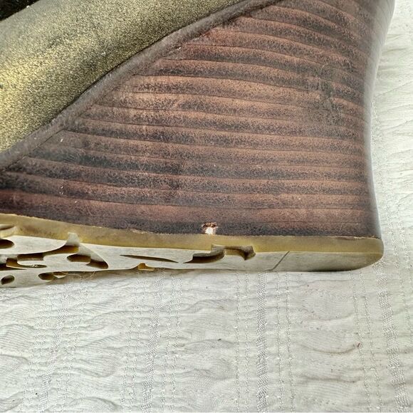 Timberland Gold Wedge Booties- Size 7.5 - Picture 13 of 15